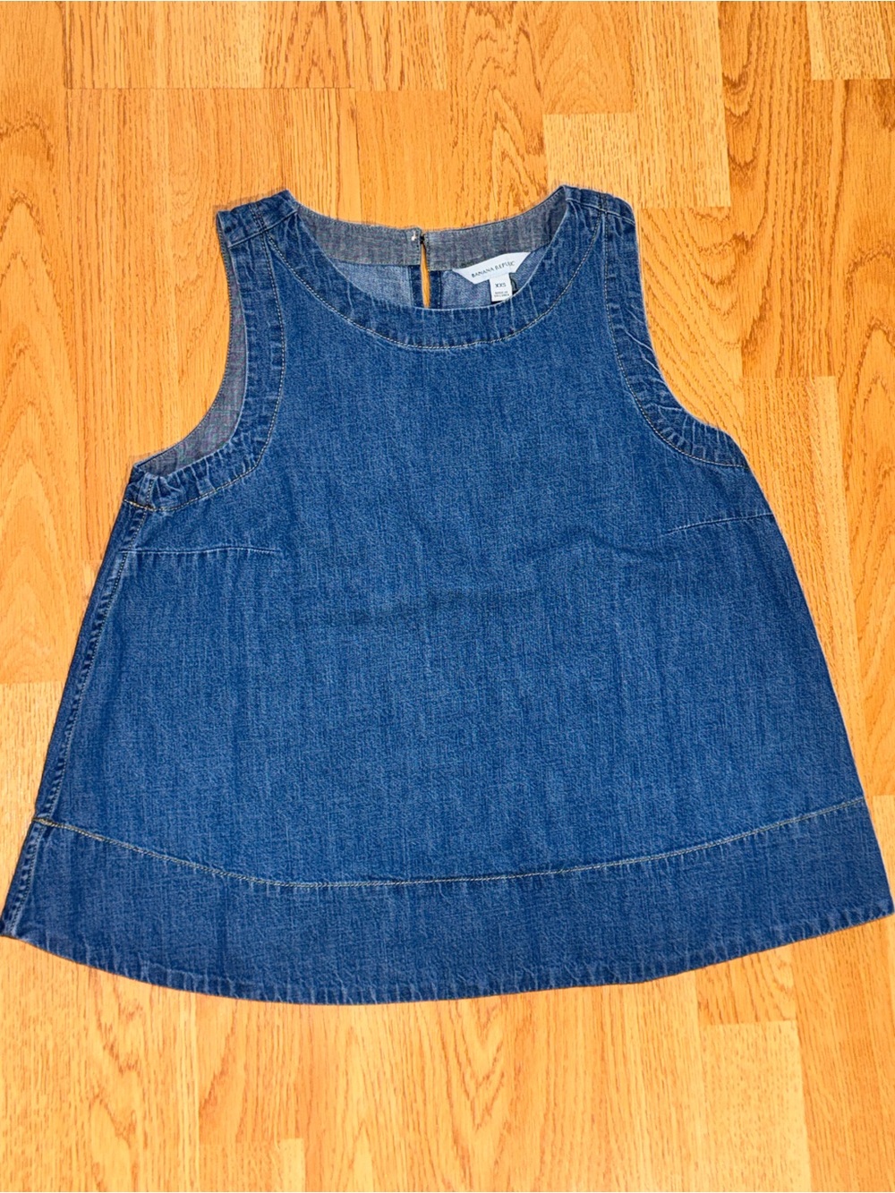 NWT Banana Republic Women’s Blue Denim Sleeveless Tunic- xxs